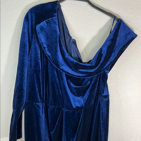 Lavish Alice Navy Blue One-Shoulder Cocktail Dress - Picture 7 of 10